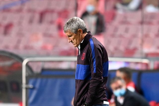 Bị quỵt tiền, HLV Quique Setien kiện Barcelona - Ảnh 1.