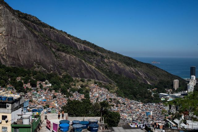 Ở Brazil, COVID-19 là căn bệnh biết phân biệt giàu nghèo - Ảnh 2.