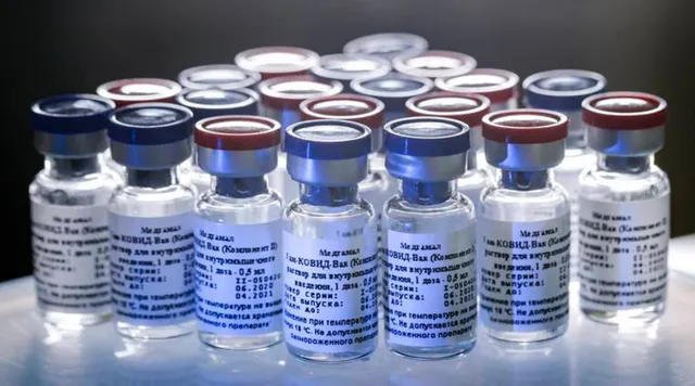 Vì sao có làn sóng phản đối tiêm vaccine COVID-19? - Ảnh 4. Vì sao có làn sóng phản đối tiêm vaccine COVID-19? - Ảnh 4.