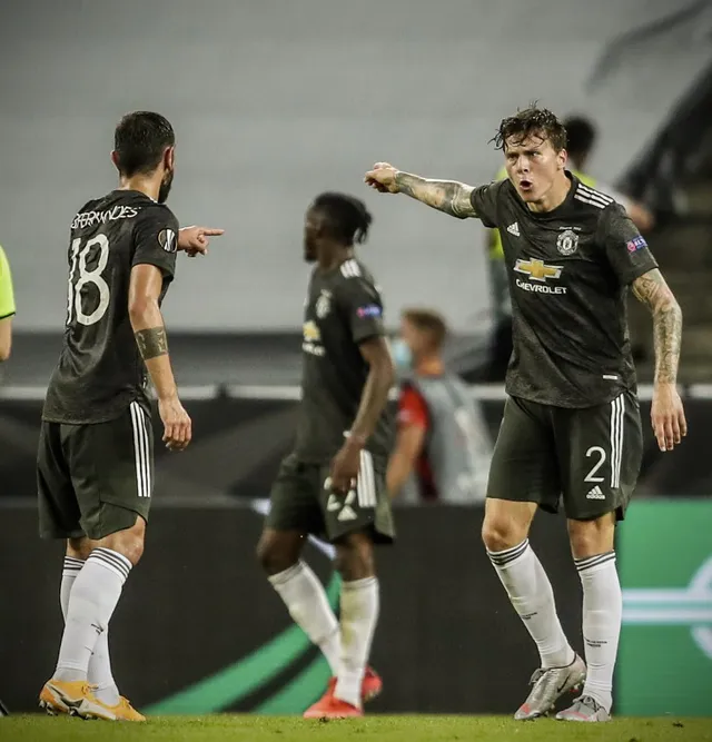 Bruno Fernandes tức giận vì Lindelof mắc lỗi khiến Man Utd thất bại - Ảnh 1.