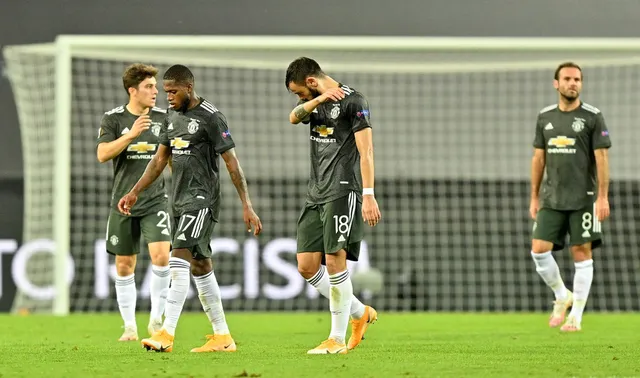 Thua ngược Sevilla, Man Utd lập kỷ lục buồn và trắng tay mùa thứ 3 liên tiếp - Ảnh 13. Thua ngược Sevilla, Man Utd lập kỷ lục buồn và trắng tay mùa thứ 3 liên tiếp - Ảnh 13.