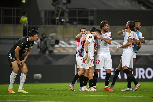 Thua ngược Sevilla, Man Utd lập kỷ lục buồn và trắng tay mùa thứ 3 liên tiếp - Ảnh 10. Thua ngược Sevilla, Man Utd lập kỷ lục buồn và trắng tay mùa thứ 3 liên tiếp - Ảnh 10.