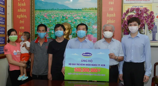 Vinamilk tài trợ kinh phí giúp các bệnh nhi khó khăn được phẫu thuật tim - Ảnh 1.