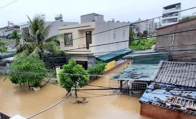 Lũ cuồn cuộn ở Điện Biên, ngập lụt nhiều nơi vì mưa dông lớn tại Bắc Bộ - Ảnh 2.