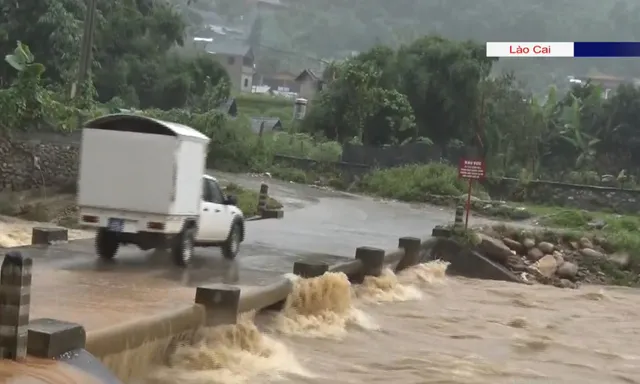 Mưa lũ diện rộng gây thiệt hại lớn cho nhiều địa phương - Ảnh 5.