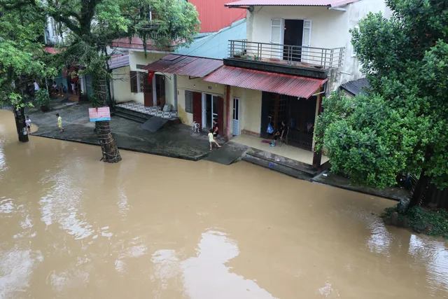 Mưa lớn gây ngập úng cục bộ tại Yên Bái - Ảnh 5.