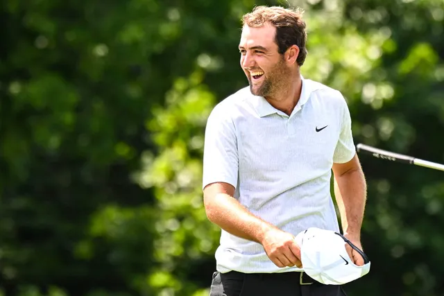 Dustin Johnson dẫn đầu sau vòng 2 giải golf The Northern Trust 2020 - Ảnh 1.