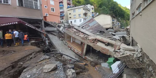 Lũ lụt gây thiệt hại nghiêm trọng ở miền Bắc Thổ Nhĩ Kỳ, ít nhất  5 người thiệt mạng - Ảnh 2.