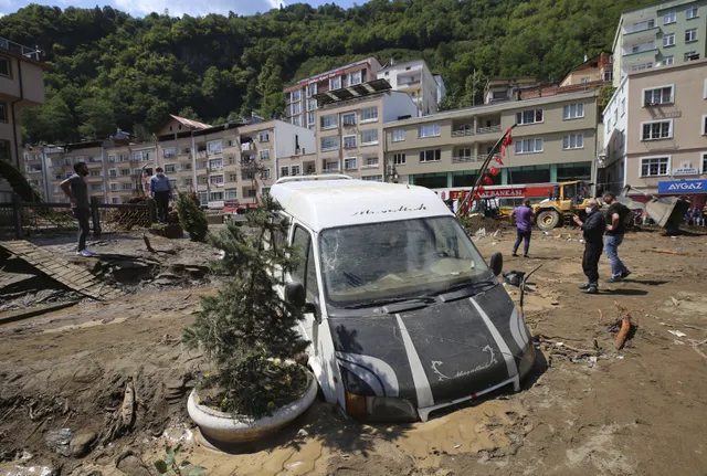 Lũ lụt gây thiệt hại nghiêm trọng ở miền Bắc Thổ Nhĩ Kỳ, ít nhất  5 người thiệt mạng - Ảnh 1.