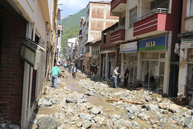 Lũ lụt gây thiệt hại nghiêm trọng ở miền Bắc Thổ Nhĩ Kỳ, ít nhất  5 người thiệt mạng - Ảnh 4.