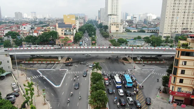 Khánh thành cầu vượt nút giao Hoàng Quốc Việt - Nguyễn Văn Huyên - Ảnh 7.