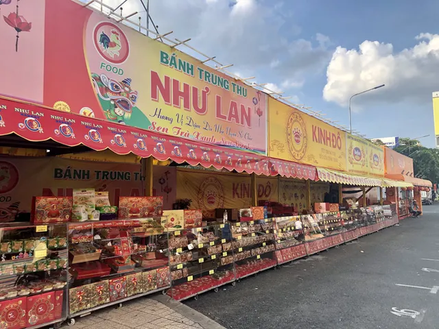 Bánh trung thu “nóng, lạnh” khó lường - Ảnh 1.