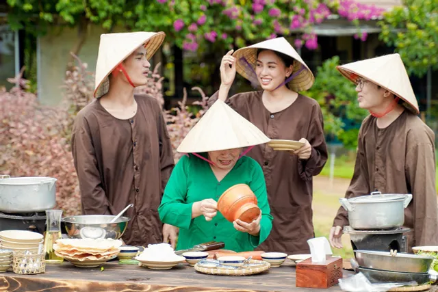 Mạc Văn Khoa mơ ước làm Hoa hậu và đây là phản ứng của Tiểu Vy - Ảnh 4.