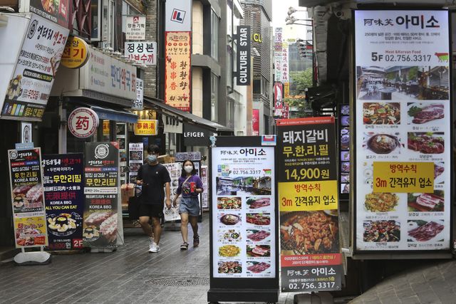 Hàn Quốc gia hạn giãn cách xã hội cấp độ 2 trên toàn quốc trong một tuần - Ảnh 1.