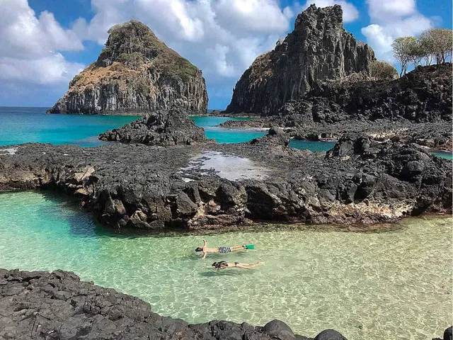 Fernando de Noronha - Quần đảo chỉ chào đón du khách đã mắc COVID-19 - Ảnh 1.