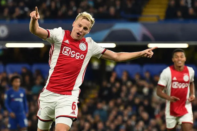 Man Utd đạt thỏa thuận chiêu mộ Van de Beek - Ảnh 1.