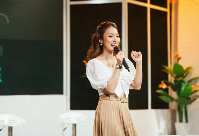 VTV Awards 2020 - The Hit List 02: Hậu trường Khánh Vy và Quỳnh Kool nhí nhảnh cùng MC Trần Ngọc - Ảnh 3.