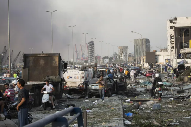 Nổ lớn làm rung chuyển thủ đô Lebanon, 73 người thiệt mạng, hàng nghìn người bị thương - Ảnh 1.