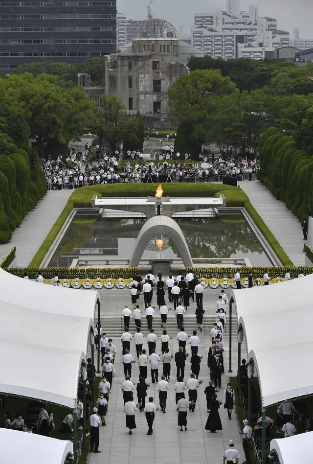 Nhật Bản tưởng niệm 75 năm vụ ném bom nguyên tử ở Hiroshima - Ảnh 1.