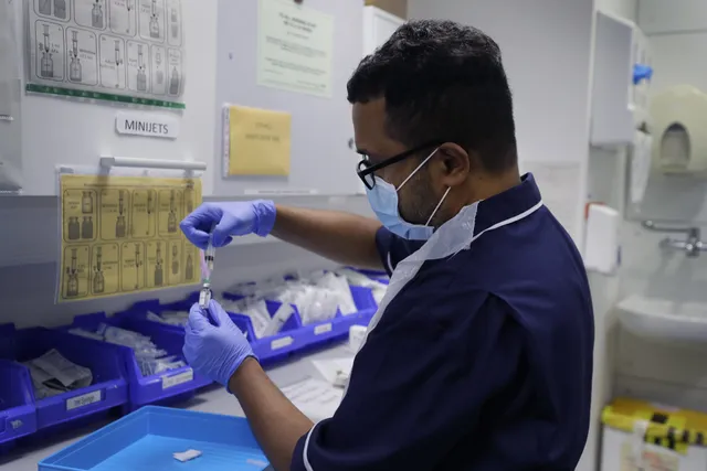 Singapore cho phép thử nghiệm lâm sàng vaccine ngừa COVID-19 trên người - Ảnh 1. Singapore cho phép thử nghiệm lâm sàng vaccine ngừa COVID-19 trên người - Ảnh 1.