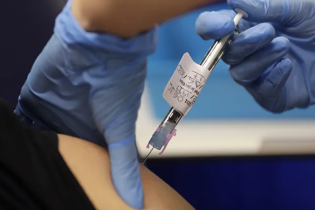 Singapore cho phép thử nghiệm lâm sàng vaccine ngừa COVID-19 trên người - Ảnh 3. Singapore cho phép thử nghiệm lâm sàng vaccine ngừa COVID-19 trên người - Ảnh 3.
