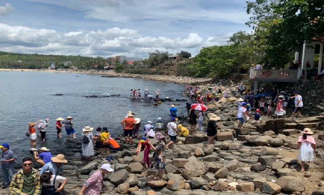 Khách hủy tour do dịch COVID-19, hàng ngàn công ty du lịch “điêu đứng” - Ảnh 1. Khách hủy tour do dịch COVID-19, hàng ngàn công ty du lịch “điêu đứng” - Ảnh 1.