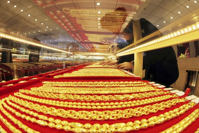 Giá vàng thế giới tăng hơn 2% trong tuần qua - Ảnh 2. Giá vàng thế giới tăng hơn 2% trong tuần qua - Ảnh 2.