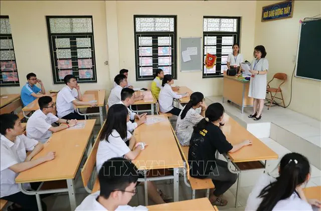 Bí Thư Hà Nội chúc thí sinh thi vào lớp 10 mạnh khoẻ, đạt kết quả cao - Ảnh 1. Bí Thư Hà Nội chúc thí sinh thi vào lớp 10 mạnh khoẻ, đạt kết quả cao - Ảnh 1.