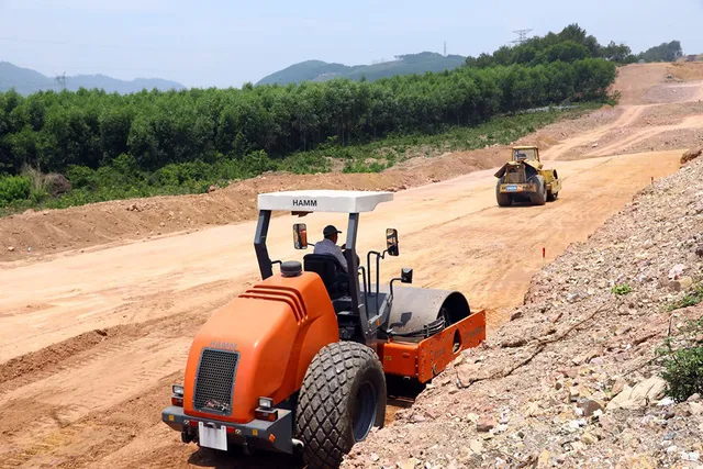 Quyết liệt thúc đẩy giải ngân 100% vốn đầu tư công năm 2020 - Ảnh 3. Quyết liệt thúc đẩy giải ngân 100% vốn đầu tư công năm 2020 - Ảnh 3.