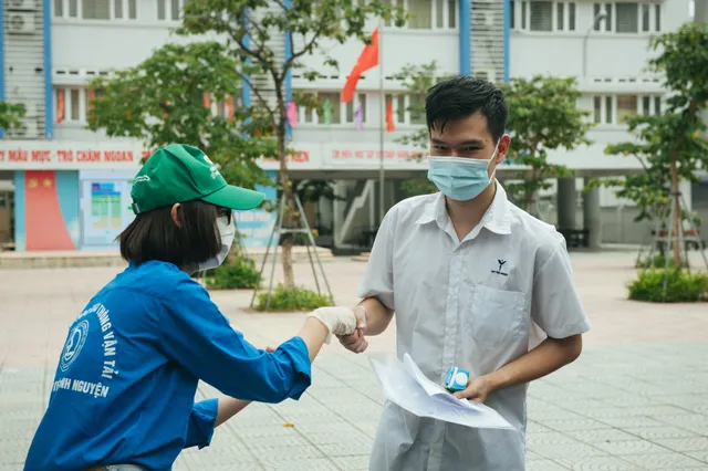Kỳ thi THPT quốc gia 2020: Thí sinh vui mừng vì đề Văn dễ thở - Ảnh 1. Kỳ thi THPT quốc gia 2020: Thí sinh vui mừng vì đề Văn dễ thở - Ảnh 1.