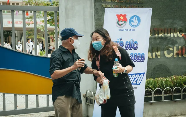 Kỳ thi THPT quốc gia 2020: Thí sinh vui mừng vì đề Văn dễ thở - Ảnh 3. Kỳ thi THPT quốc gia 2020: Thí sinh vui mừng vì đề Văn dễ thở - Ảnh 3.