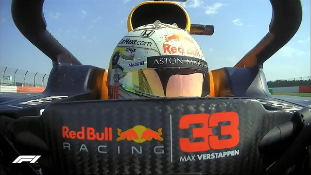 Max Verstappen vượt qua Hamilton và Bottas để chiến thắng ở GP 70 năm F1 - Ảnh 3. Max Verstappen vượt qua Hamilton và Bottas để chiến thắng ở GP 70 năm F1 - Ảnh 3.