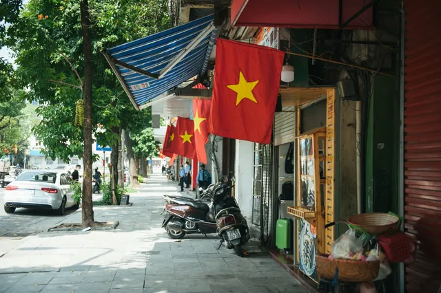 Thủ đô ngập tràn màu cờ Tổ quốc chào mừng 75 năm Quốc khánh - Ảnh 1. Thủ đô ngập tràn màu cờ Tổ quốc chào mừng 75 năm Quốc khánh - Ảnh 1.