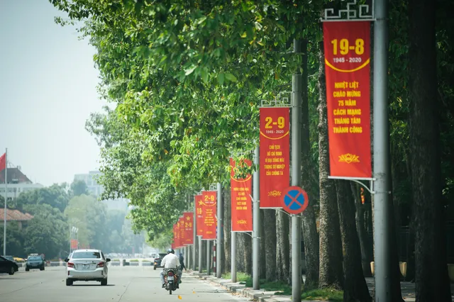 Thủ đô ngập tràn màu cờ Tổ quốc chào mừng 75 năm Quốc khánh - Ảnh 2. Thủ đô ngập tràn màu cờ Tổ quốc chào mừng 75 năm Quốc khánh - Ảnh 2.