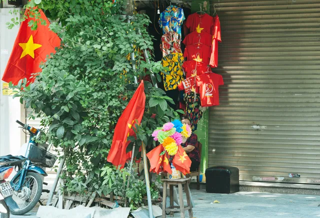 Thủ đô ngập tràn màu cờ Tổ quốc chào mừng 75 năm Quốc khánh - Ảnh 10. Thủ đô ngập tràn màu cờ Tổ quốc chào mừng 75 năm Quốc khánh - Ảnh 10.