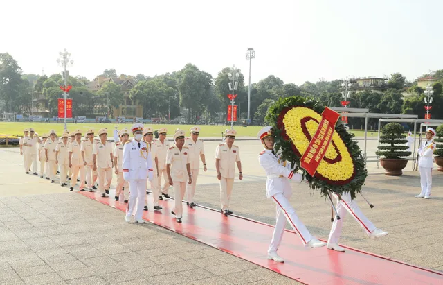 Lãnh đạo Đảng, Nhà nước vào Lăng viếng Chủ tịch Hồ Chí Minh - Ảnh 7.