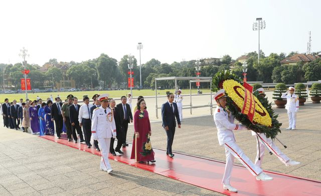 Lãnh đạo Đảng, Nhà nước vào Lăng viếng Chủ tịch Hồ Chí Minh - Ảnh 5.