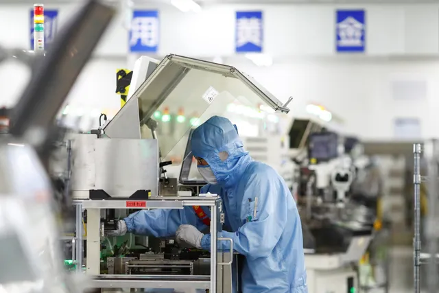 Bị Mỹ gây sức ép, Trung Quốc quyết tự chủ trong công nghệ bán dẫn - Ảnh 1.