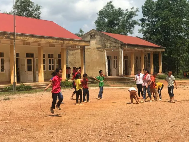 Quỹ Tấm lòng Việt và các đơn vị thiện nguyện đến với điểm trường khó tỉnh Lạng Sơn - Ảnh 1.