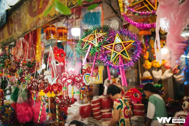 Phố Trung Thu rực rỡ, nhộn nhịp người đến check-in - Ảnh 9. Phố Trung Thu rực rỡ, nhộn nhịp người đến check-in - Ảnh 9.