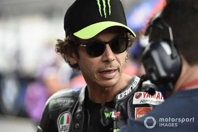 MotoGP: Valentino Rossi thừa nhận khó khăn với xe đua hiện tại - Ảnh 1.