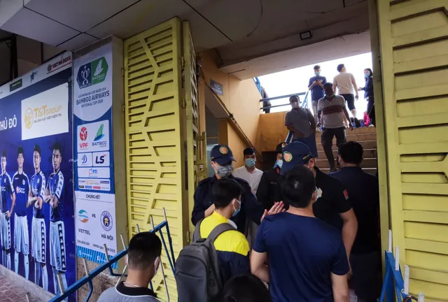 CLB Viettel – CLB Hà Nội: Khán giả nô nức đến sân Hàng Đẫy xem trận chung kết Cúp Quốc gia 2020 - Ảnh 8. CLB Viettel – CLB Hà Nội: Khán giả nô nức đến sân Hàng Đẫy xem trận chung kết Cúp Quốc gia 2020 - Ảnh 8.