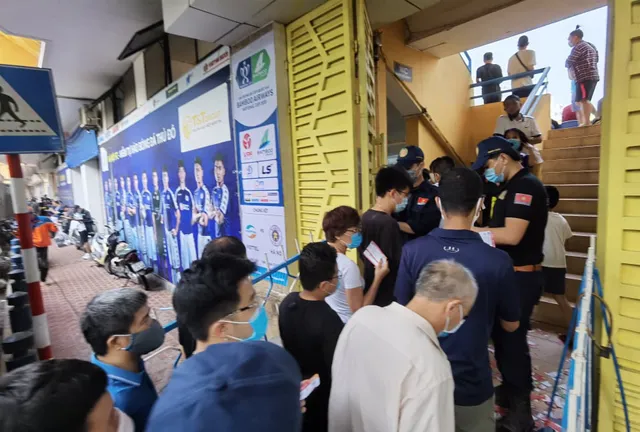CLB Viettel – CLB Hà Nội: Khán giả nô nức đến sân Hàng Đẫy xem trận chung kết Cúp Quốc gia 2020 - Ảnh 4. CLB Viettel – CLB Hà Nội: Khán giả nô nức đến sân Hàng Đẫy xem trận chung kết Cúp Quốc gia 2020 - Ảnh 4.