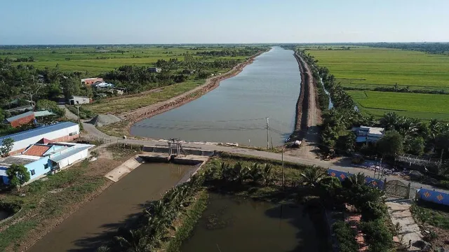 Bến Tre chủ động trữ nước ứng phó hạn, mặn - Ảnh 1.