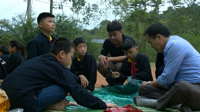 Quỹ Tấm lòng Việt mang Tết Trung thu đến sớm cho trẻ em vùng cao Lạng Sơn - Ảnh 4.