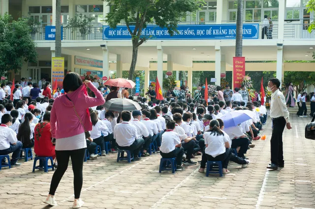 Học sinh Thủ đô hân hoan chào đón năm học mới 2020-2021 - Ảnh 1. Học sinh Thủ đô hân hoan chào đón năm học mới 2020-2021 - Ảnh 1.