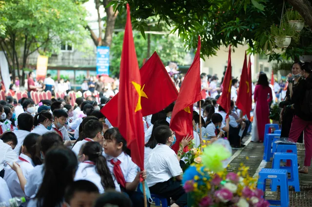 Học sinh Thủ đô hân hoan chào đón năm học mới 2020-2021 - Ảnh 2. Học sinh Thủ đô hân hoan chào đón năm học mới 2020-2021 - Ảnh 2.
