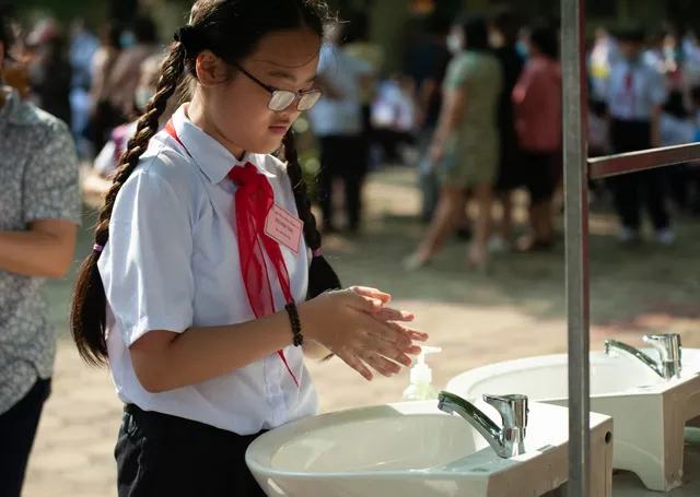 Học sinh Thủ đô hân hoan chào đón năm học mới 2020-2021 - Ảnh 18. Học sinh Thủ đô hân hoan chào đón năm học mới 2020-2021 - Ảnh 18.