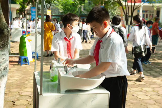 Học sinh Thủ đô hân hoan chào đón năm học mới 2020-2021 - Ảnh 19. Học sinh Thủ đô hân hoan chào đón năm học mới 2020-2021 - Ảnh 19.