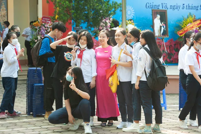 Học sinh Thủ đô hân hoan chào đón năm học mới 2020-2021 - Ảnh 15. Học sinh Thủ đô hân hoan chào đón năm học mới 2020-2021 - Ảnh 15.